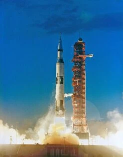 Saturn V - 1/70th Scale -Rocket Model Shop 287c5324fe2d93c960e7ec50ad068f6d.image .549x700
