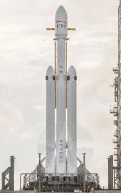 Falcon Heavy -Rocket Model Shop 5c13ed91335b8d71a4eb841ad5bf1518.image .439x700